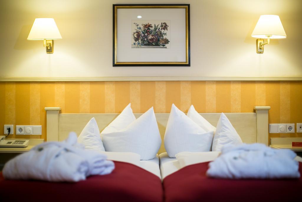 Hotel Hirsch Оберщауфен Стая снимка