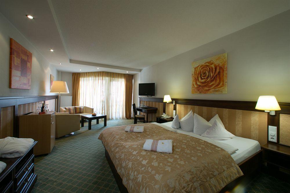 Hotel Hirsch Оберщауфен Екстериор снимка