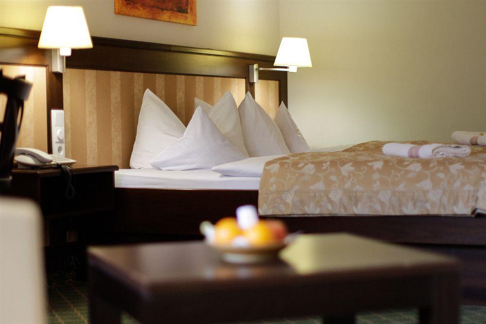 Hotel Hirsch Оберщауфен Екстериор снимка