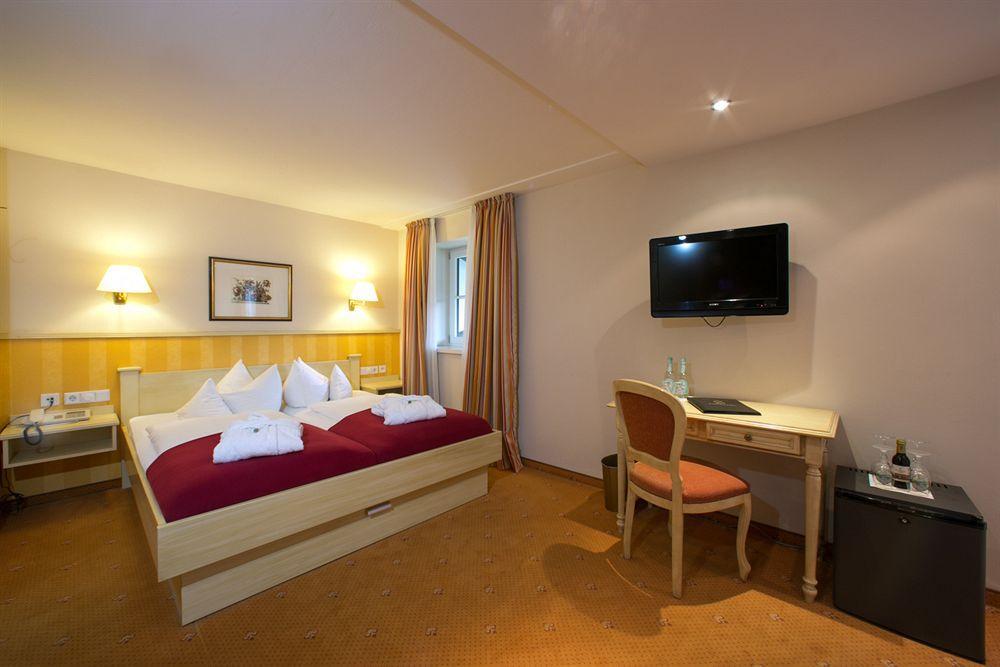 Hotel Hirsch Оберщауфен Екстериор снимка