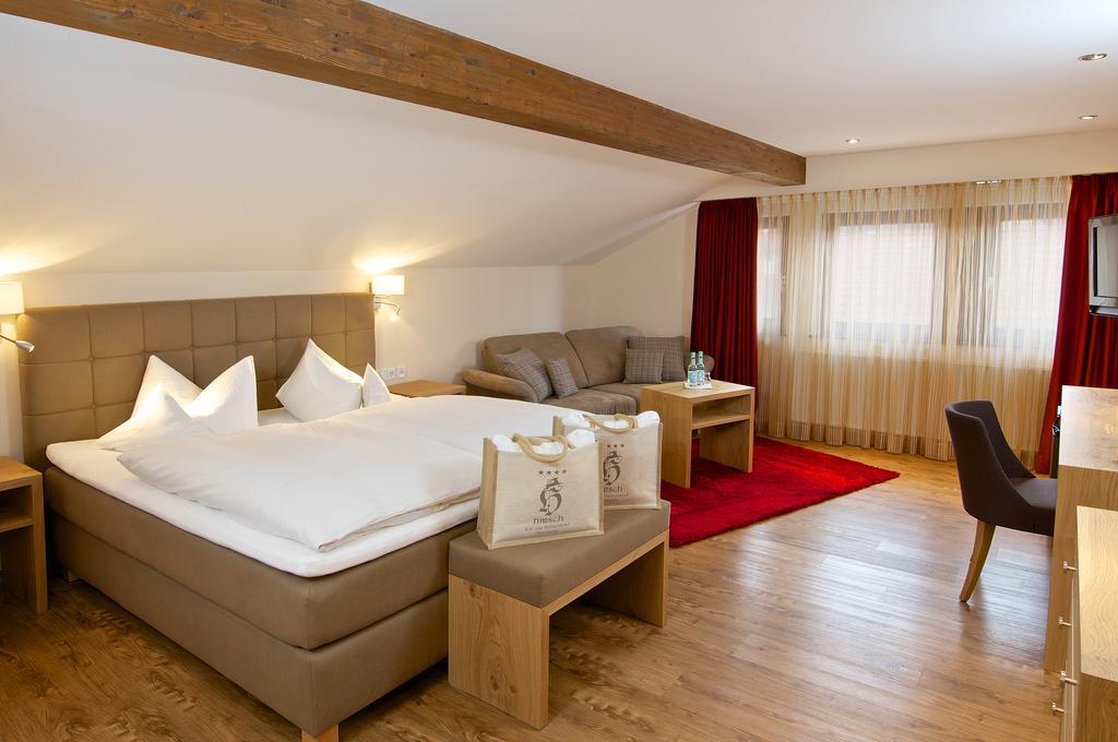 Hotel Hirsch Оберщауфен Екстериор снимка